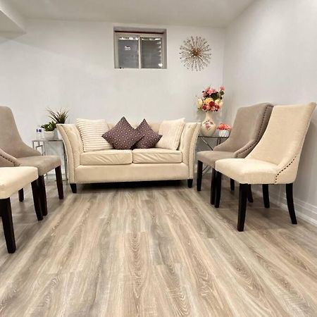 Super Luxury Family Home - 3 Bedrooms, 1 Full Bathroom And 1 Half Washroom With Free Parking, Wifi, Netflix トロント エクステリア 写真